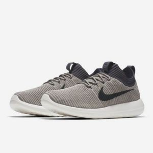 NWT Nike Roshe Two Flyknit V2 Running Shoe